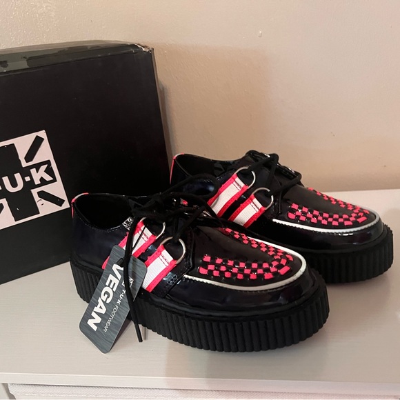 TUK Vegan Faux Patent Viva Mondo Creepers Black & Hot Pink Women 5 NWT - Picture 2 of 7